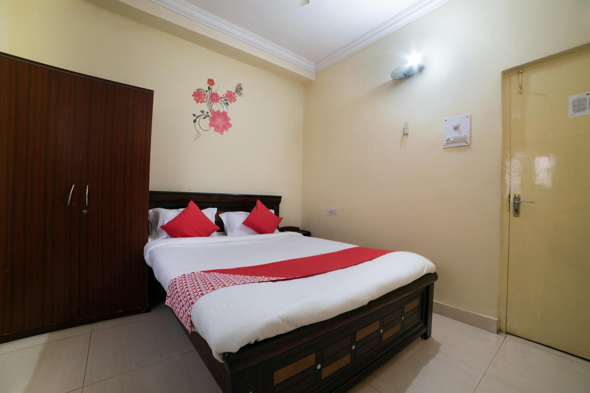 Oyo Th Guest House Hajdarabad Zewnętrze zdjęcie