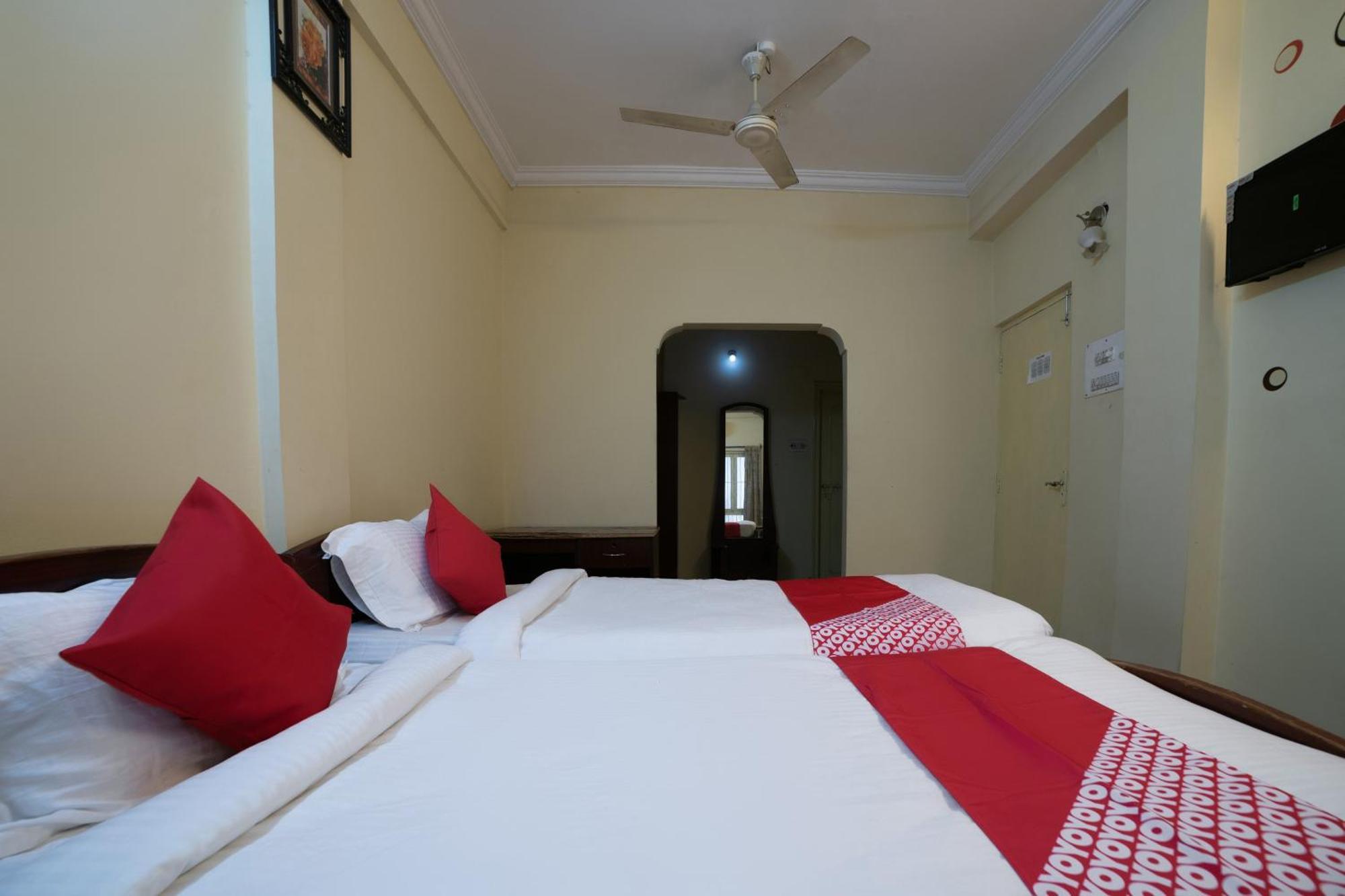 Oyo Th Guest House Hajdarabad Zewnętrze zdjęcie