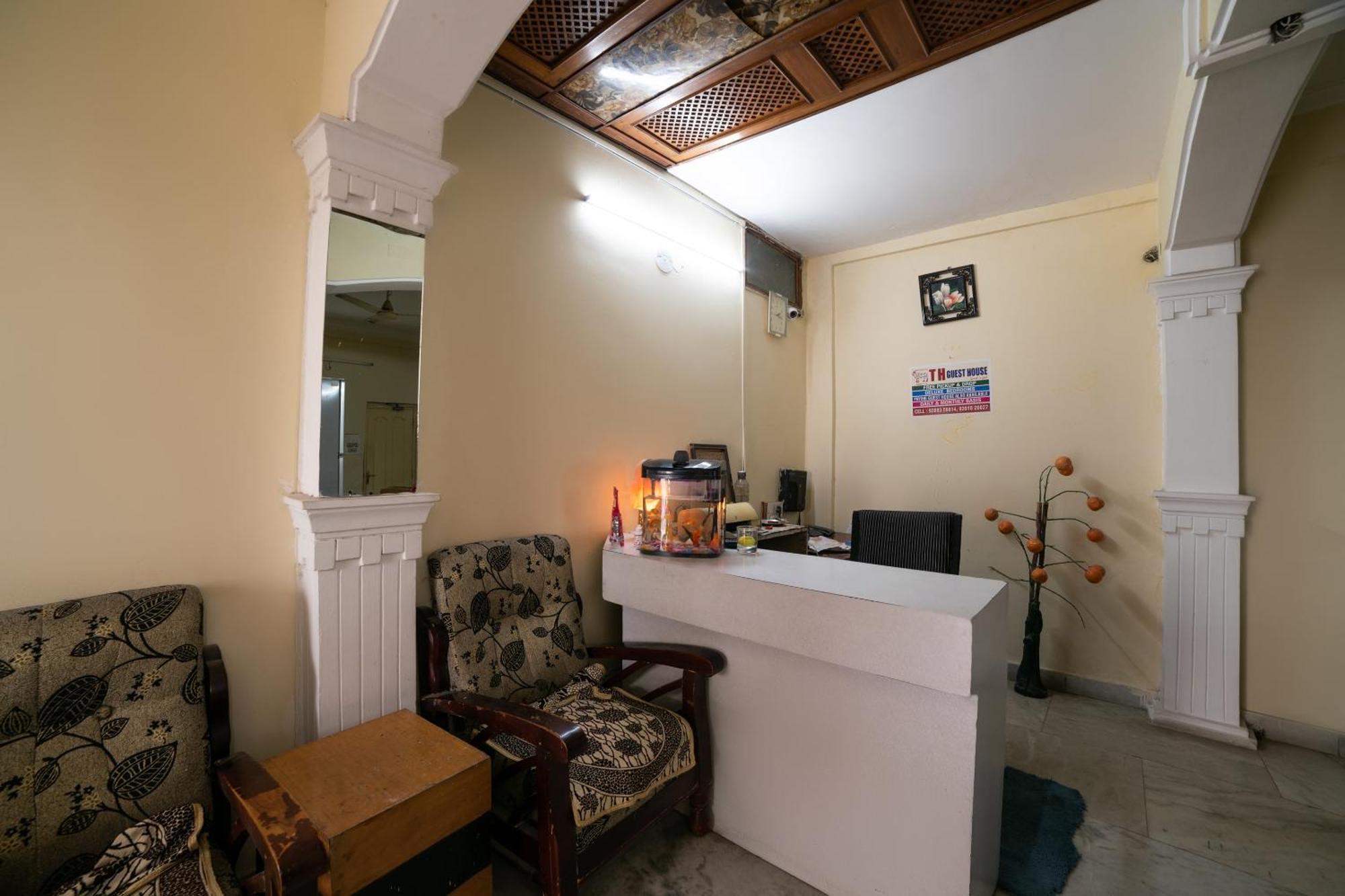 Oyo Th Guest House Hajdarabad Zewnętrze zdjęcie